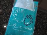Disposable polyethylene gloves